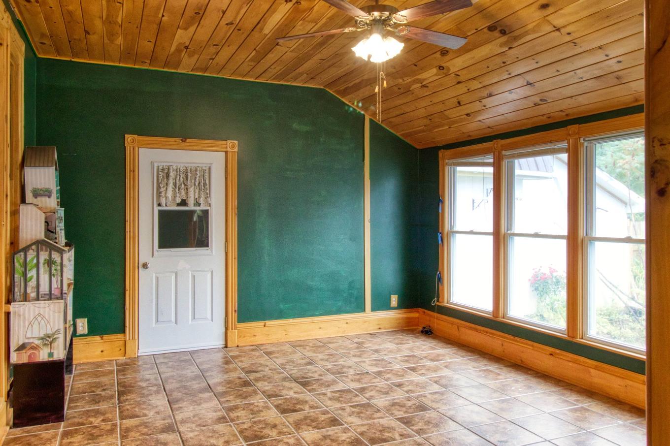 Solarium/Verrière - 56 Ch. Ridge, Hinchinbrooke, QC - Indoor Photo Showing Other Room