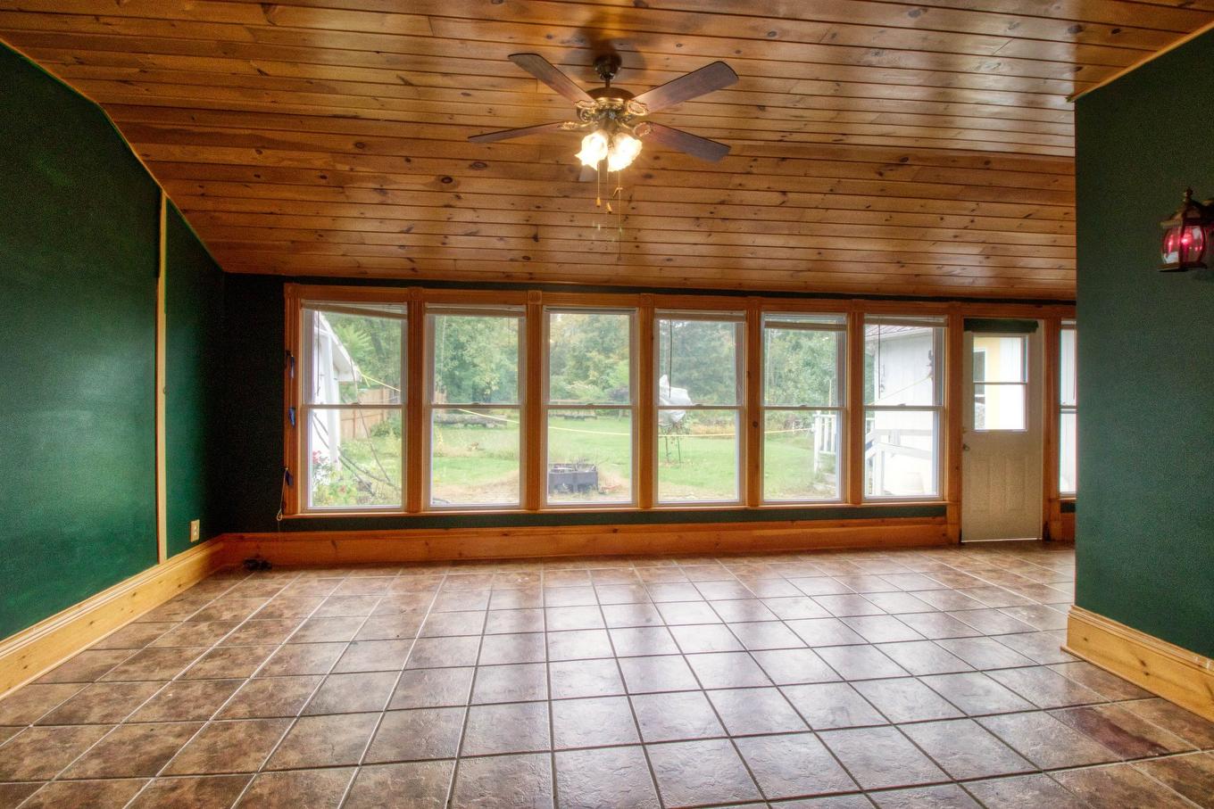 Solarium/Verrière - 56 Ch. Ridge, Hinchinbrooke, QC - Indoor Photo Showing Other Room