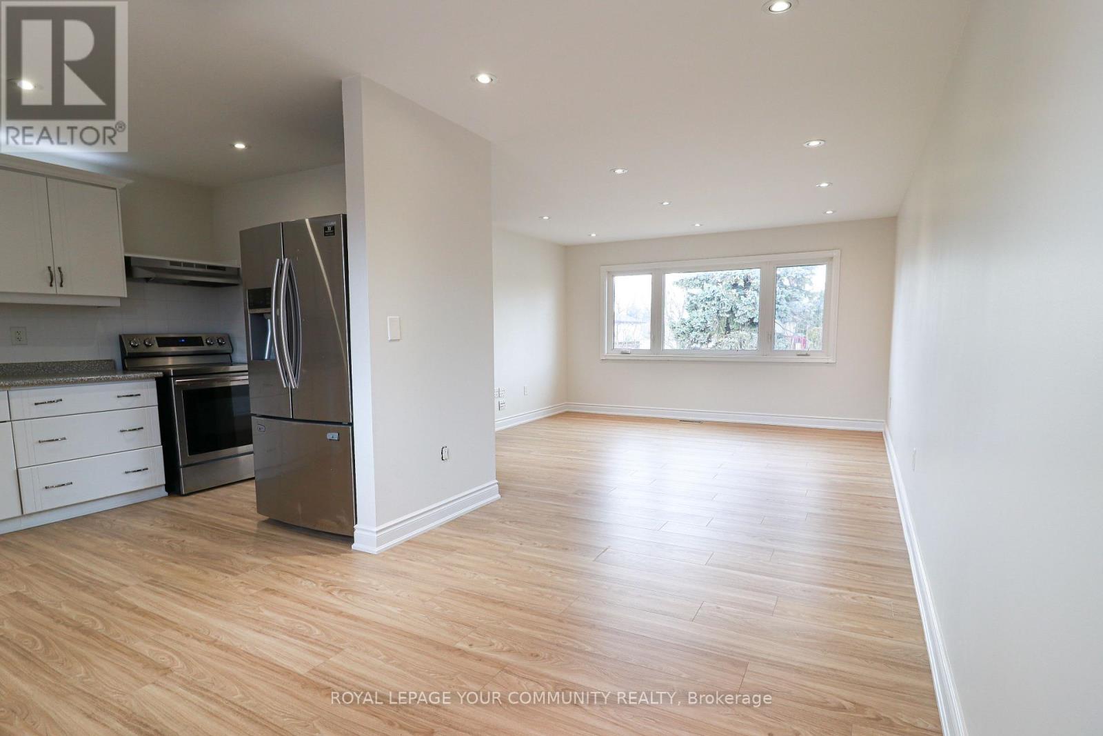 15 Golding Avenue, Brampton, ON - Indoor Photo Showing Kitchen With Stainless Steel Kitchen