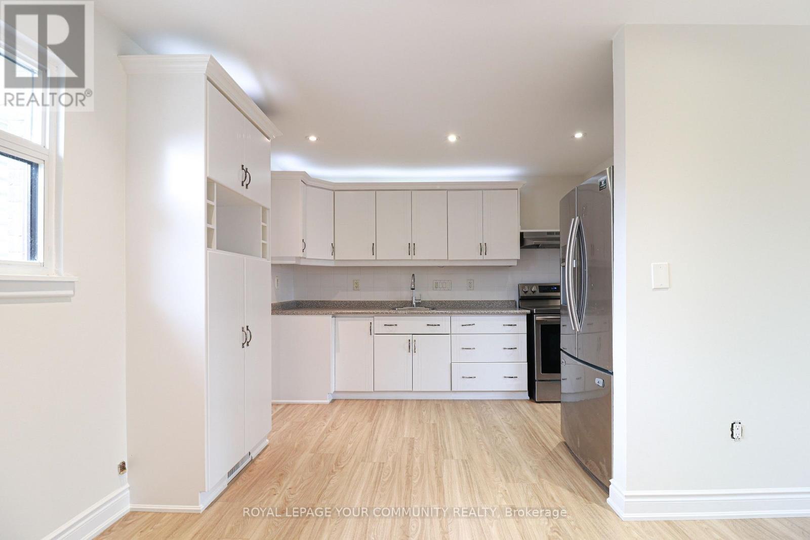 15 Golding Avenue, Brampton, ON - Indoor Photo Showing Kitchen