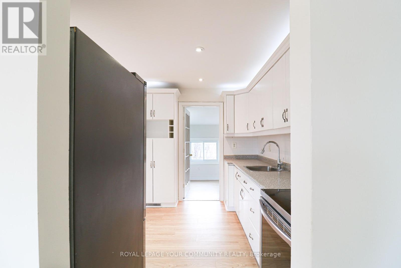 15 Golding Avenue, Brampton, ON - Indoor Photo Showing Kitchen
