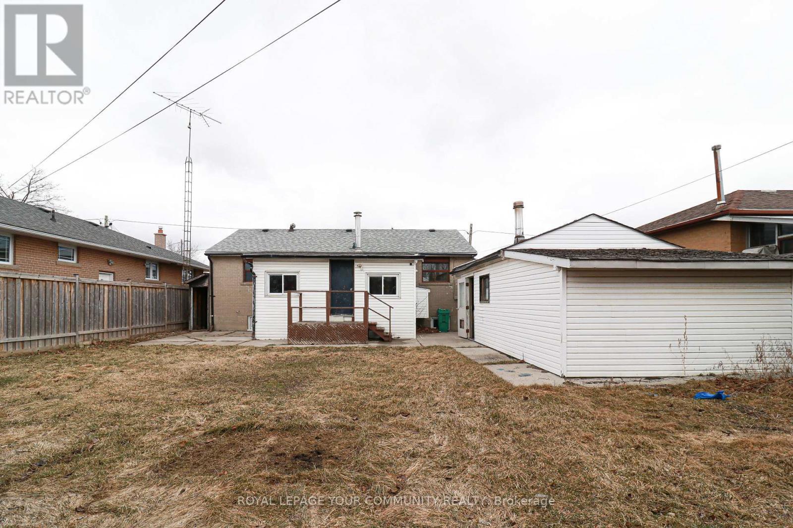 15 Golding Avenue, Brampton, ON - Outdoor