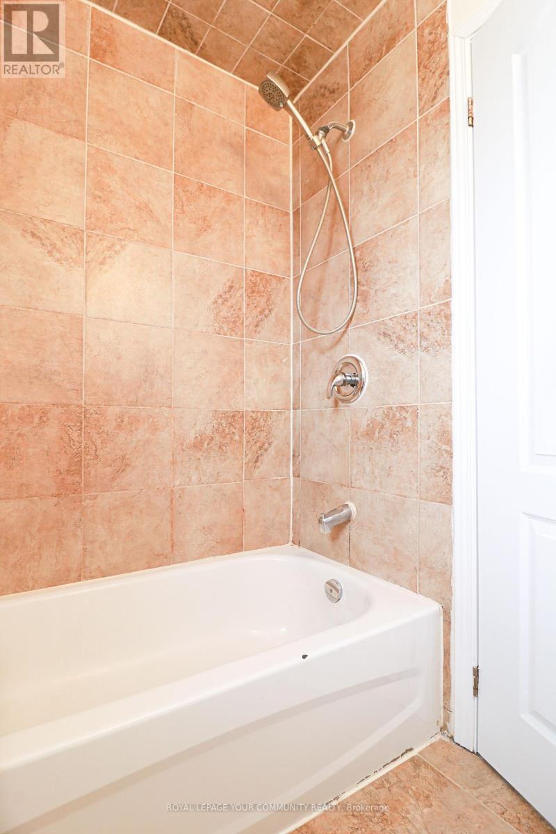 15 Golding Avenue, Brampton, ON - Indoor Photo Showing Bathroom