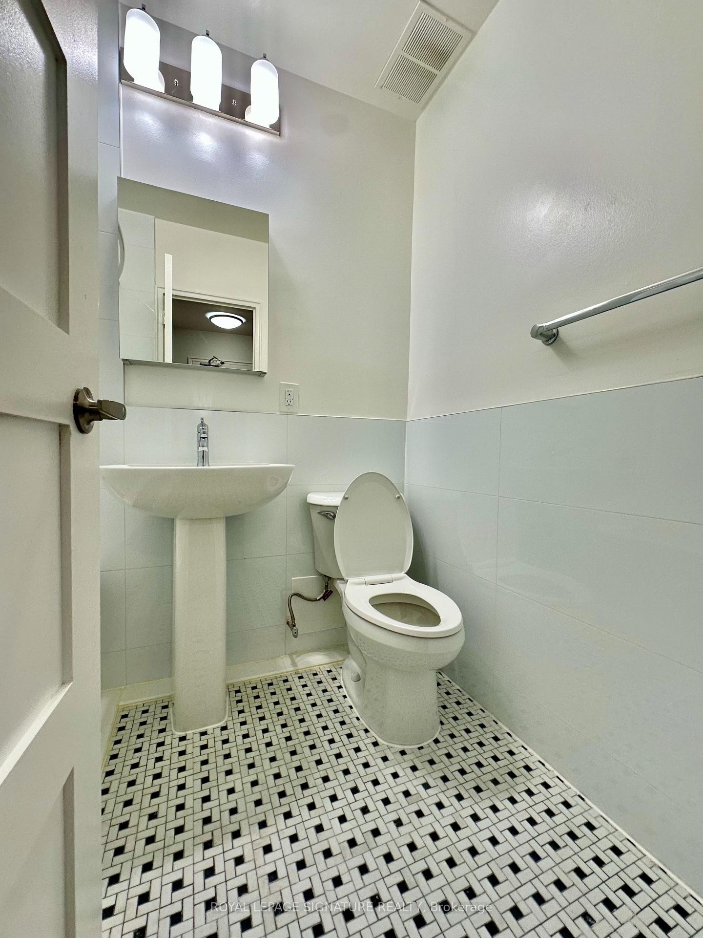 309-1291 Bayview Avenue, Toronto, ON - Indoor Photo Showing Bathroom