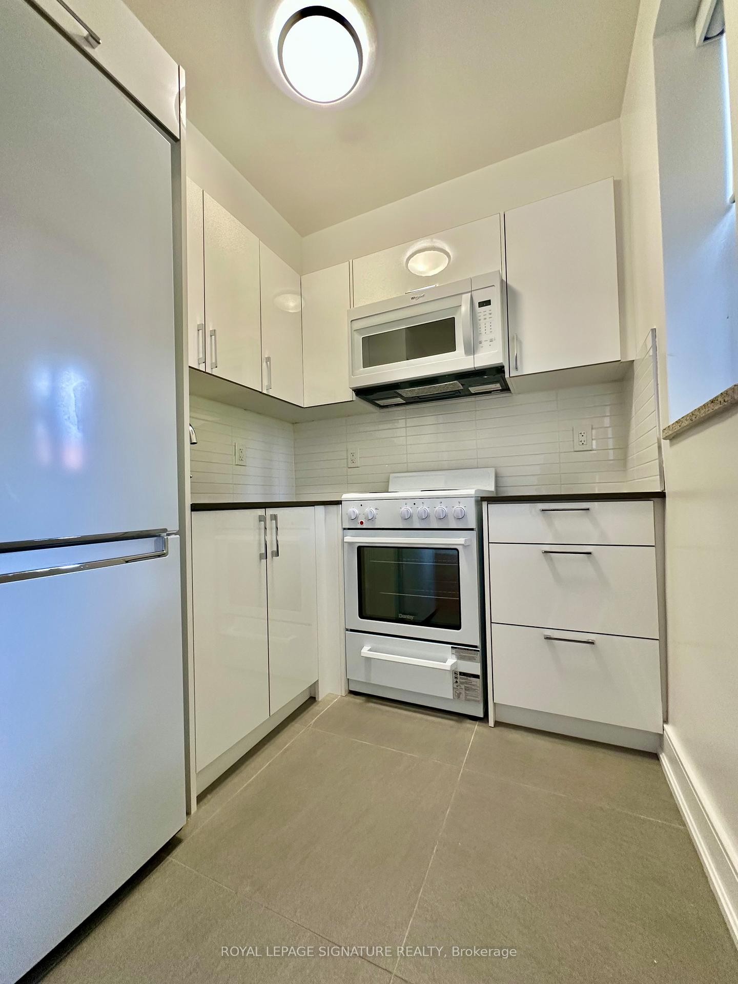 309-1291 Bayview Avenue, Toronto, ON - Indoor Photo Showing Kitchen