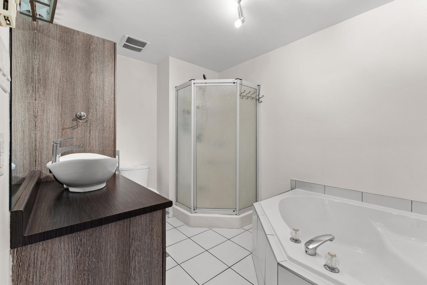 Salle de bains - 1-3507 Boul. Du Souvenir, Laval (Chomedey), QC - Indoor Photo Showing Bathroom