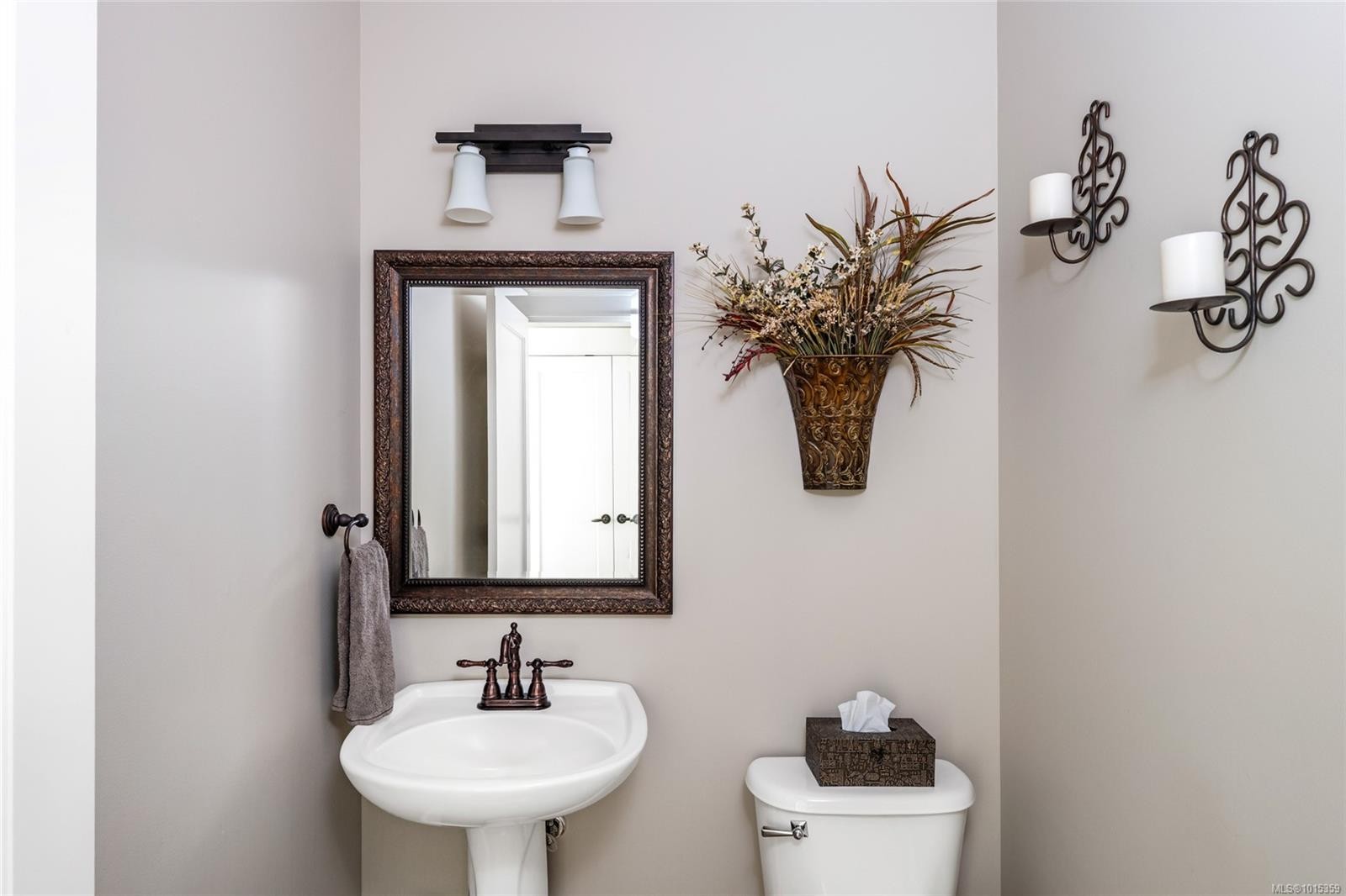 1453 White Pine Terr, Highlands, BC