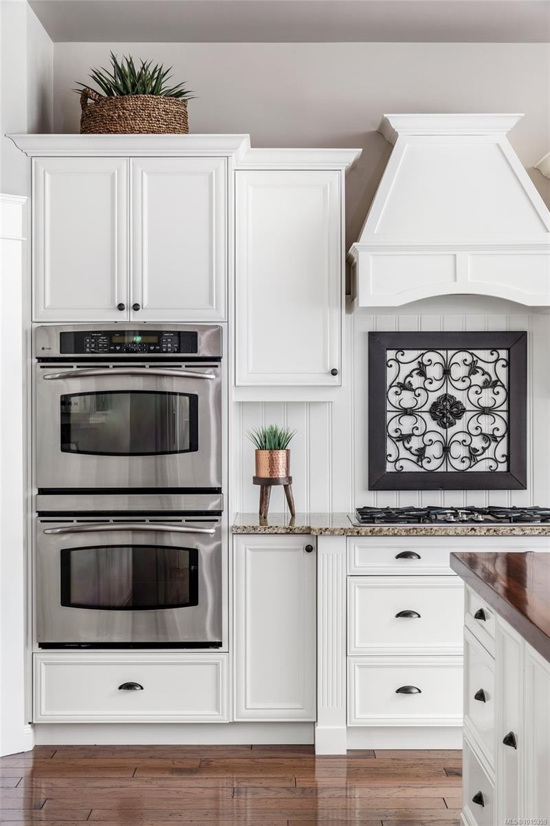 1453 White Pine Terr, Highlands, BC