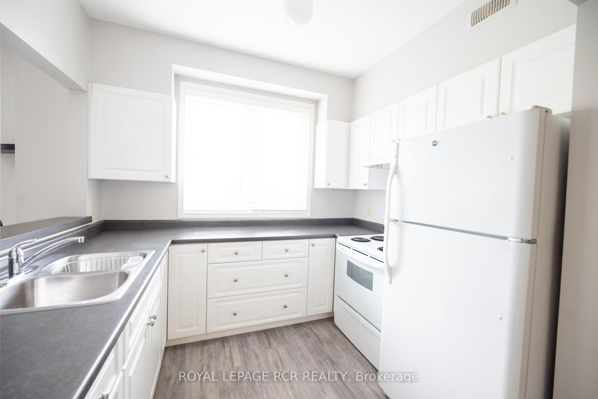 312-70 First Street, Orangeville, ON - Indoor Photo Showing Kitchen With Double Sink