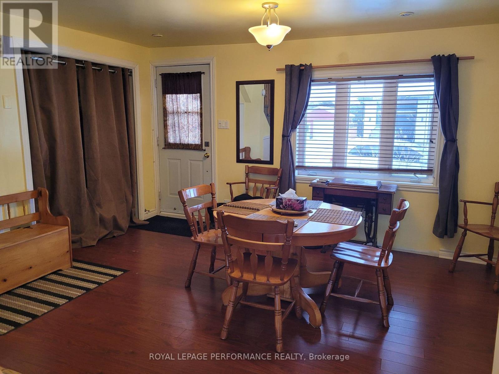 975 Queen Street, Champlain, ON - Indoor Photo Showing Dining Room