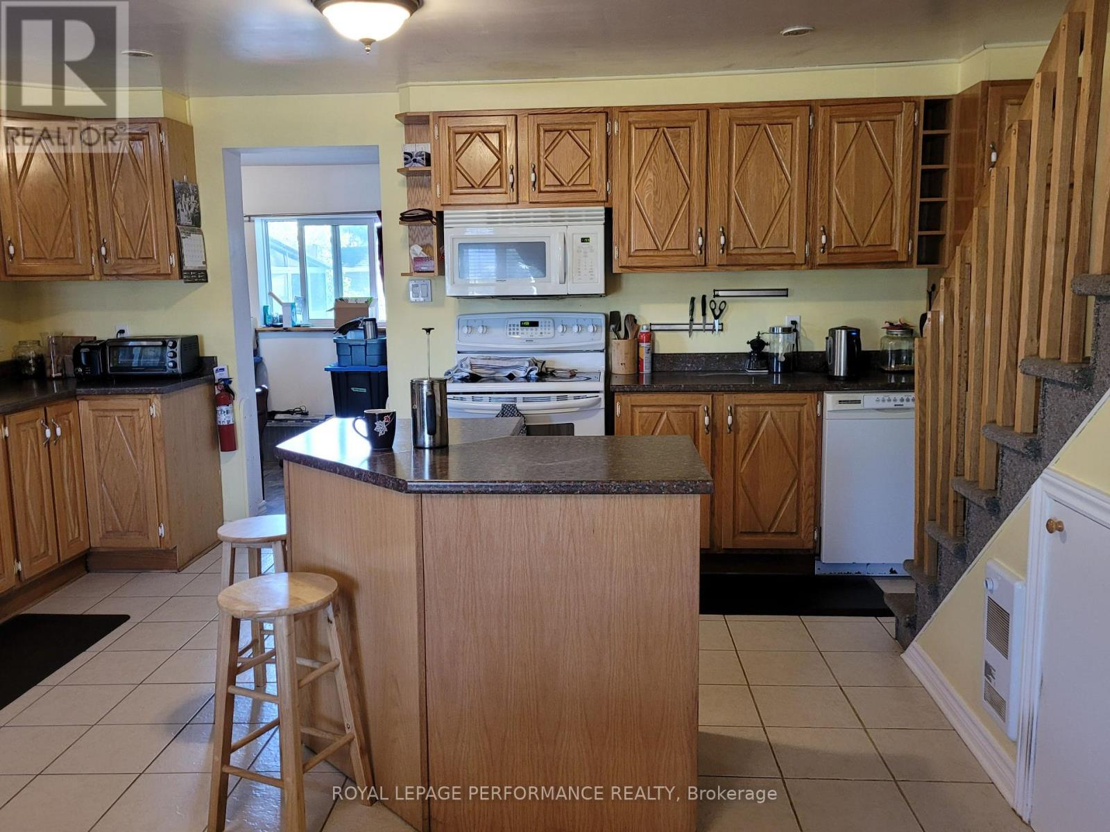 975 Queen Street, Champlain, ON - Indoor Photo Showing Kitchen