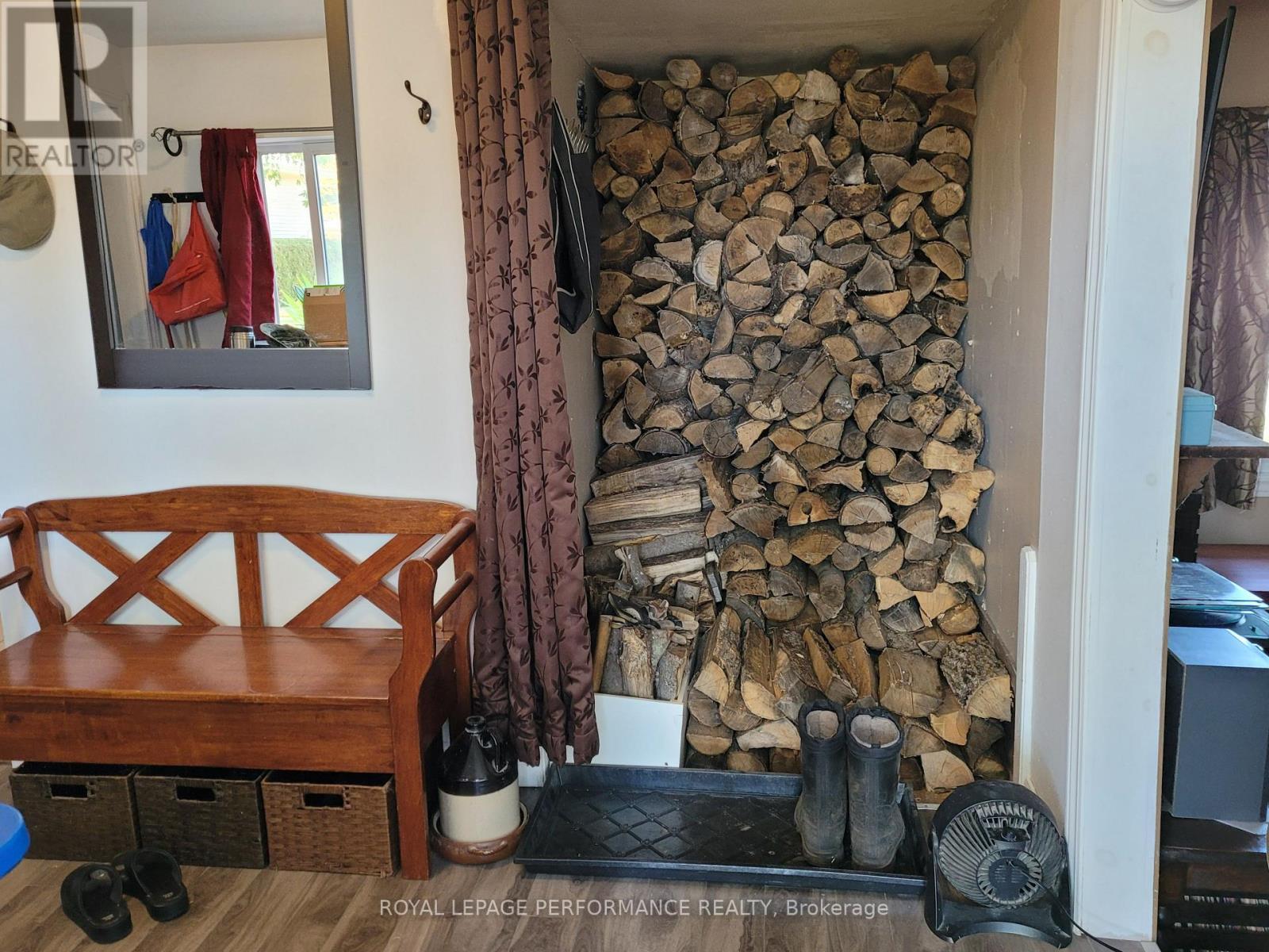 975 Queen Street, Champlain, ON - Indoor Photo Showing Other Room