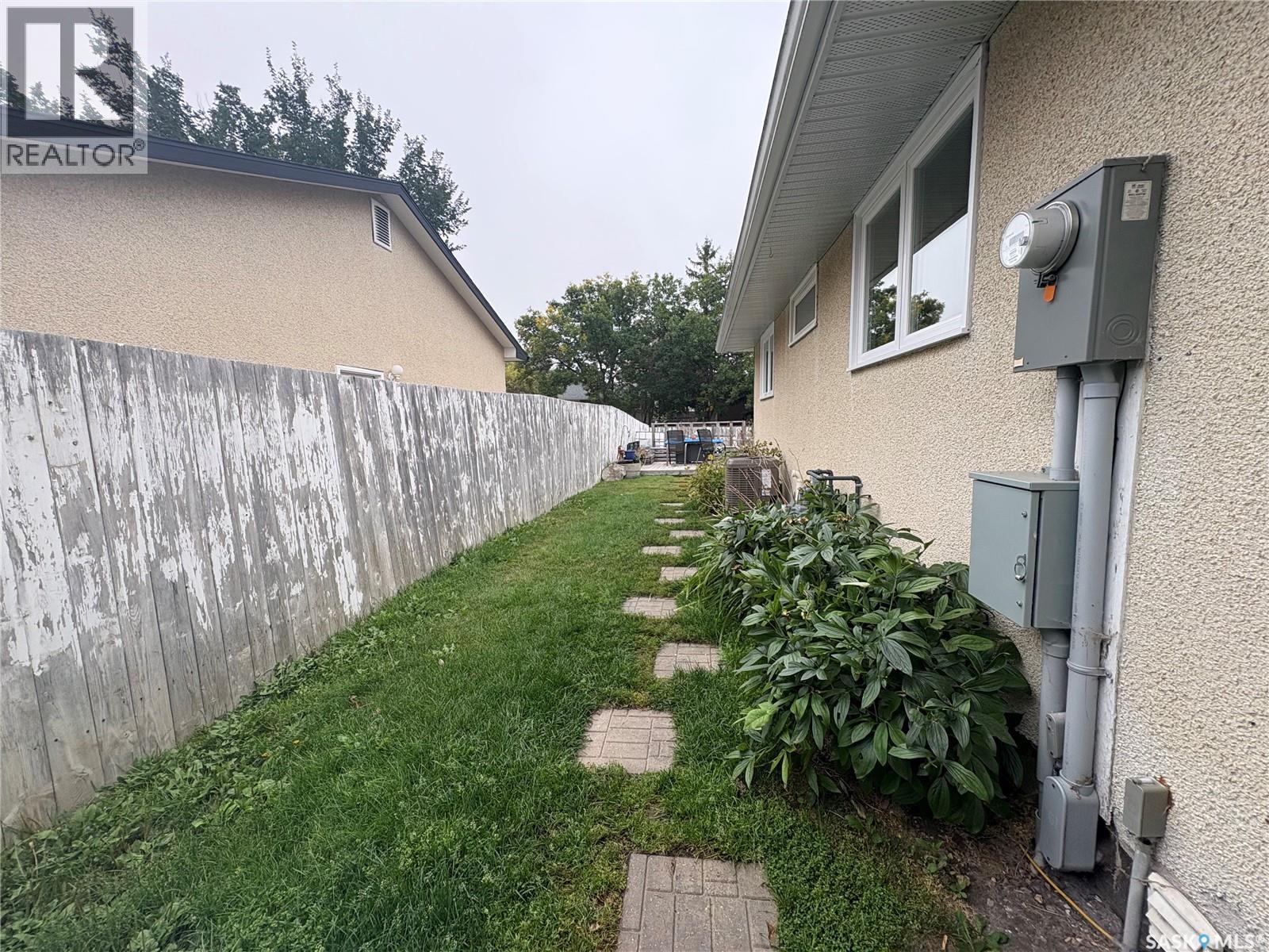 5532 2Nd Avenue N, Regina, SK - Outdoor