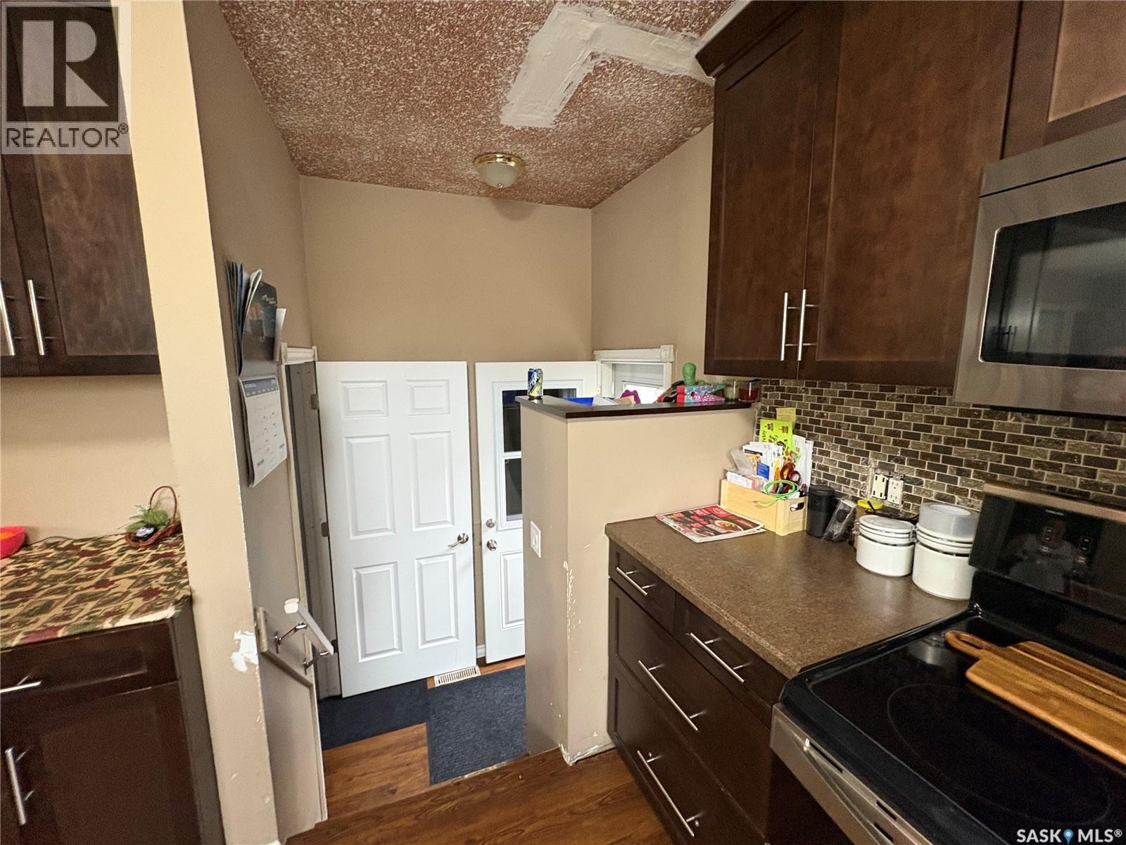 5532 2Nd Avenue N, Regina, SK - Indoor Photo Showing Kitchen