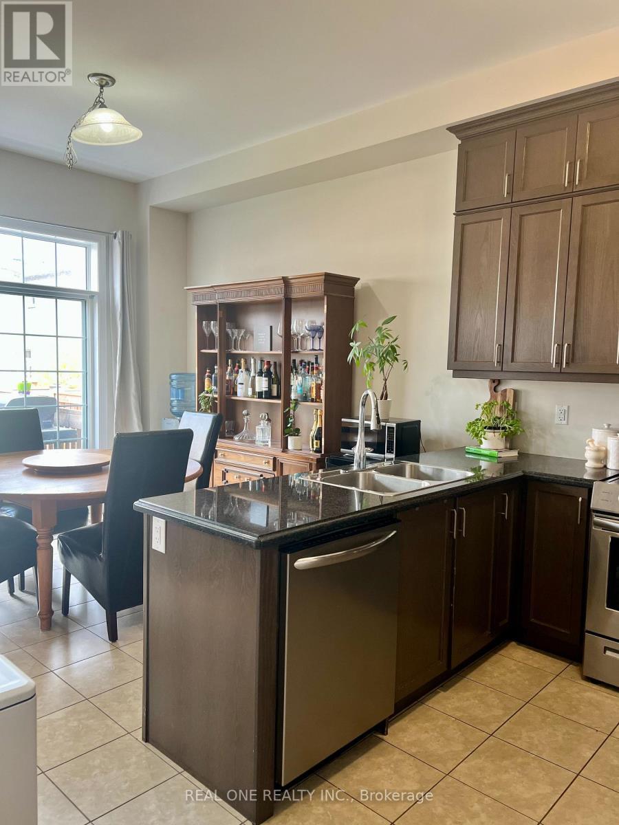 250 Niagara Trail, Halton Hills, ON - Indoor Photo Showing Kitchen With Double Sink