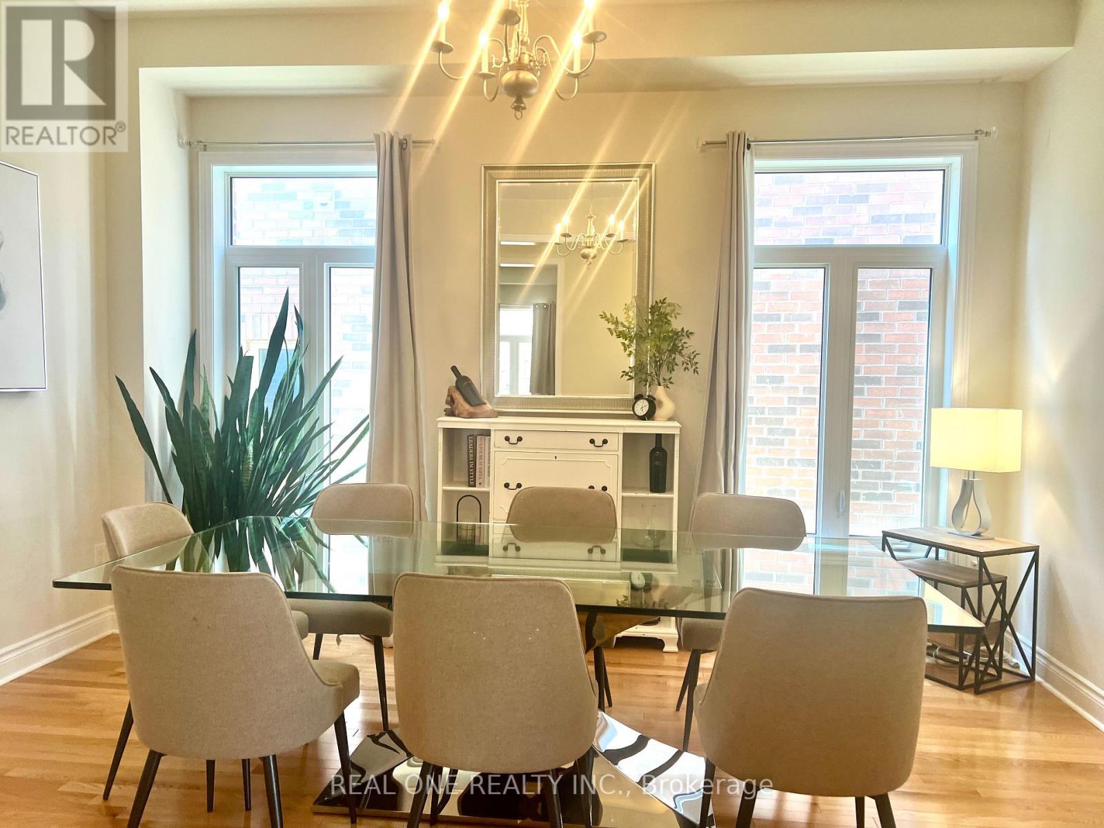 250 Niagara Trail, Halton Hills, ON - Indoor Photo Showing Dining Room