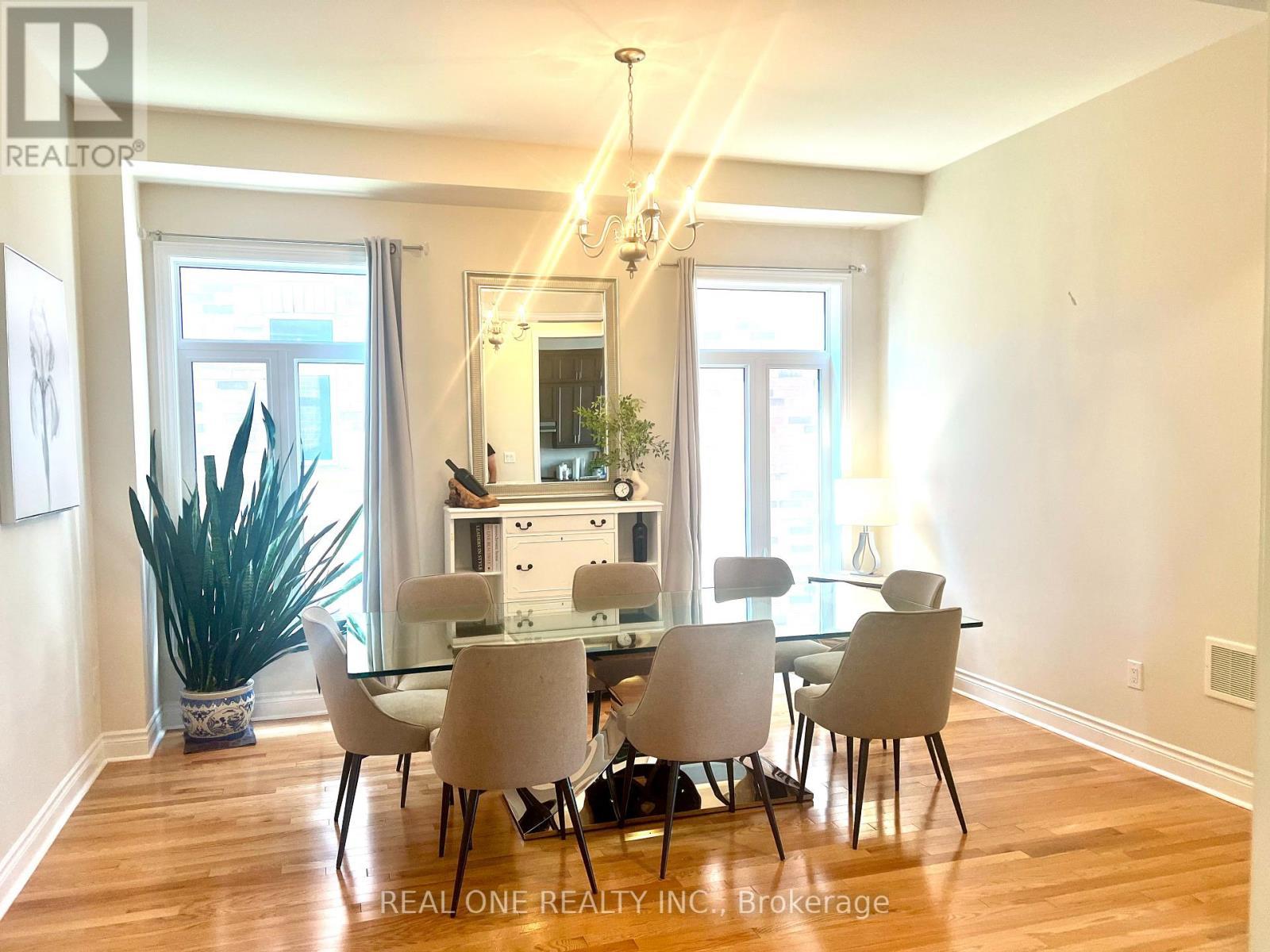 250 Niagara Trail, Halton Hills, ON - Indoor Photo Showing Dining Room