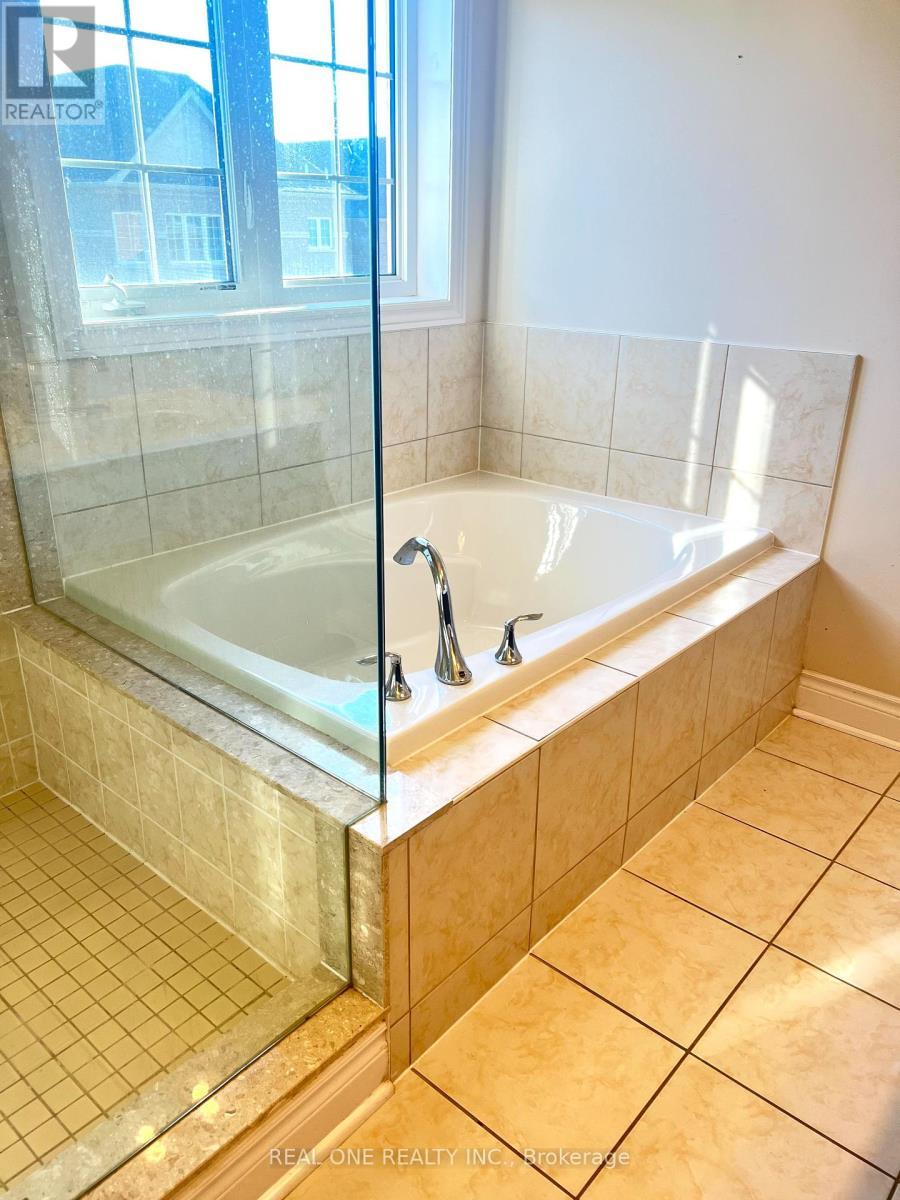 250 Niagara Trail, Halton Hills, ON - Indoor Photo Showing Bathroom