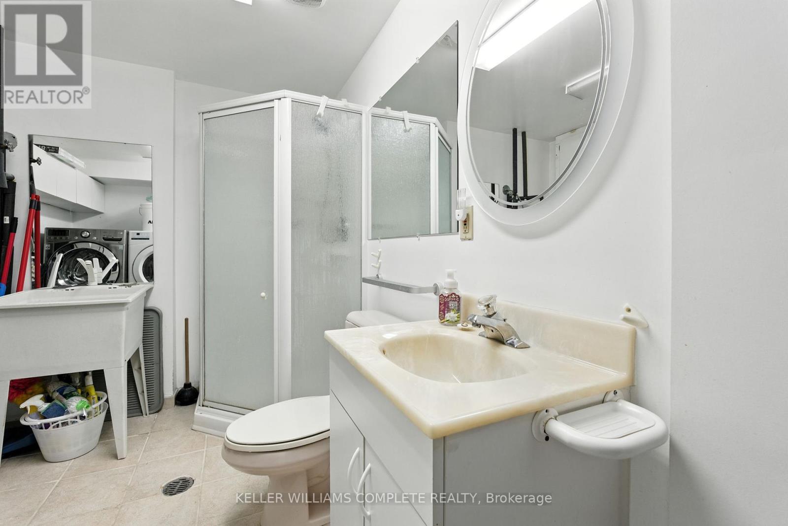 365 Cochrane Road, Hamilton, ON - Indoor Photo Showing Bathroom
