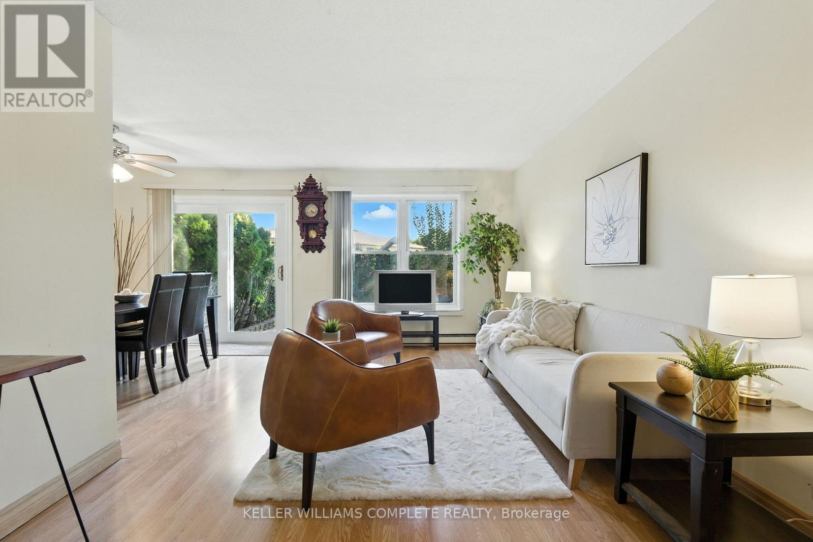 365 Cochrane Road, Hamilton, ON - Indoor Photo Showing Living Room