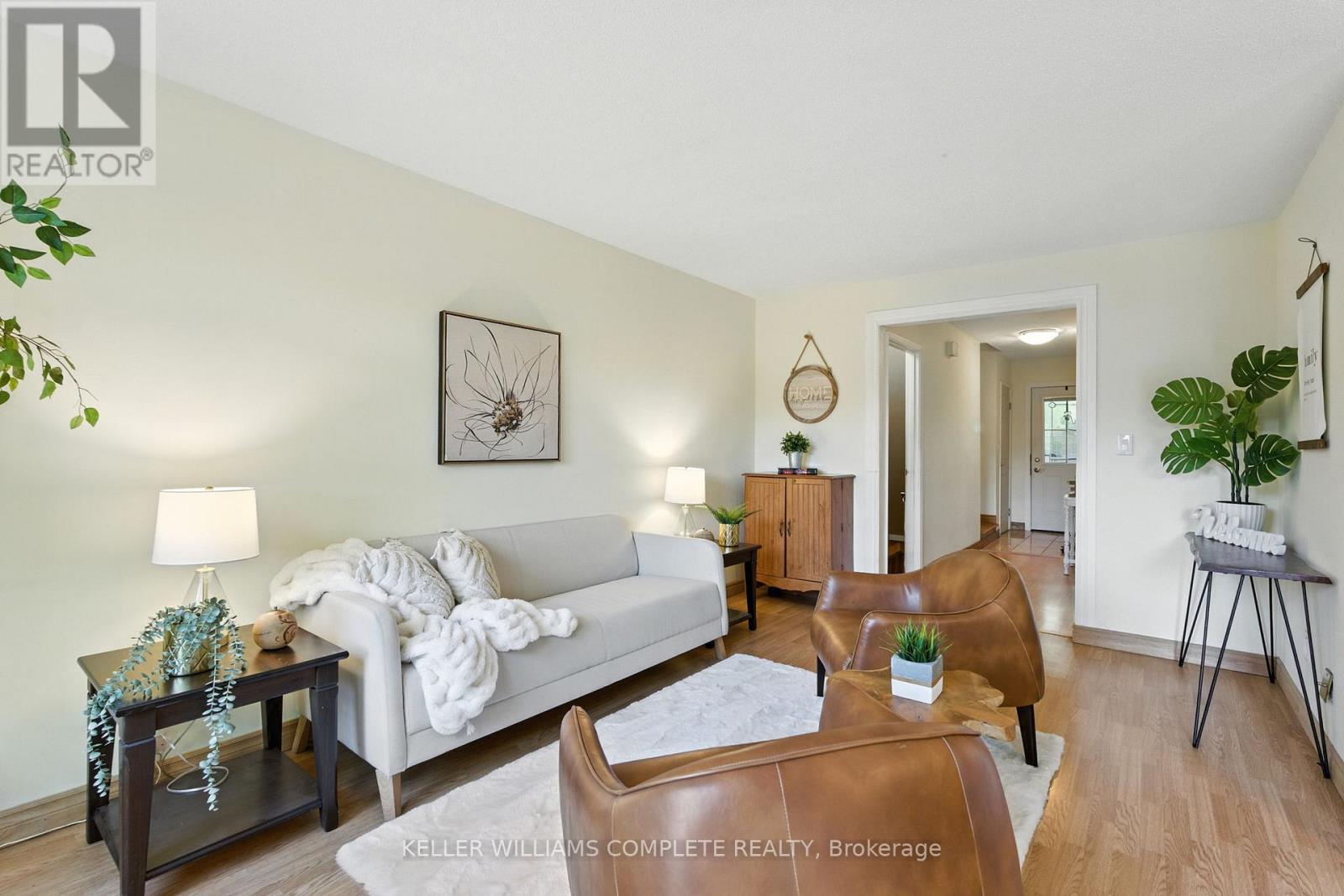 365 Cochrane Road, Hamilton, ON - Indoor Photo Showing Living Room