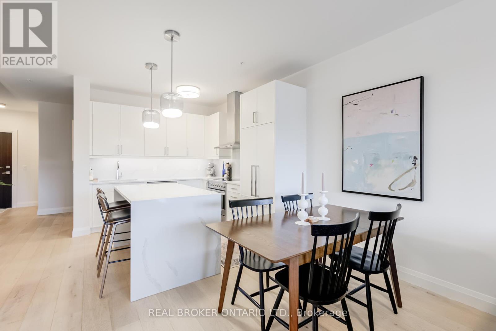205 - 500 Brock Avenue, Burlington, ON - Indoor Photo Showing Dining Room