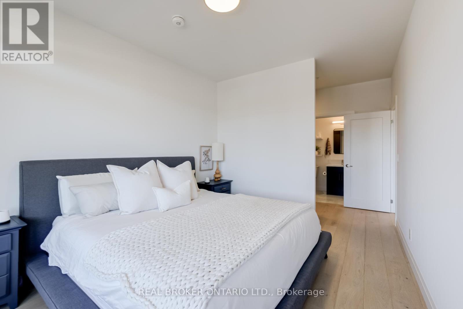 205 - 500 Brock Avenue, Burlington, ON - Indoor Photo Showing Bedroom