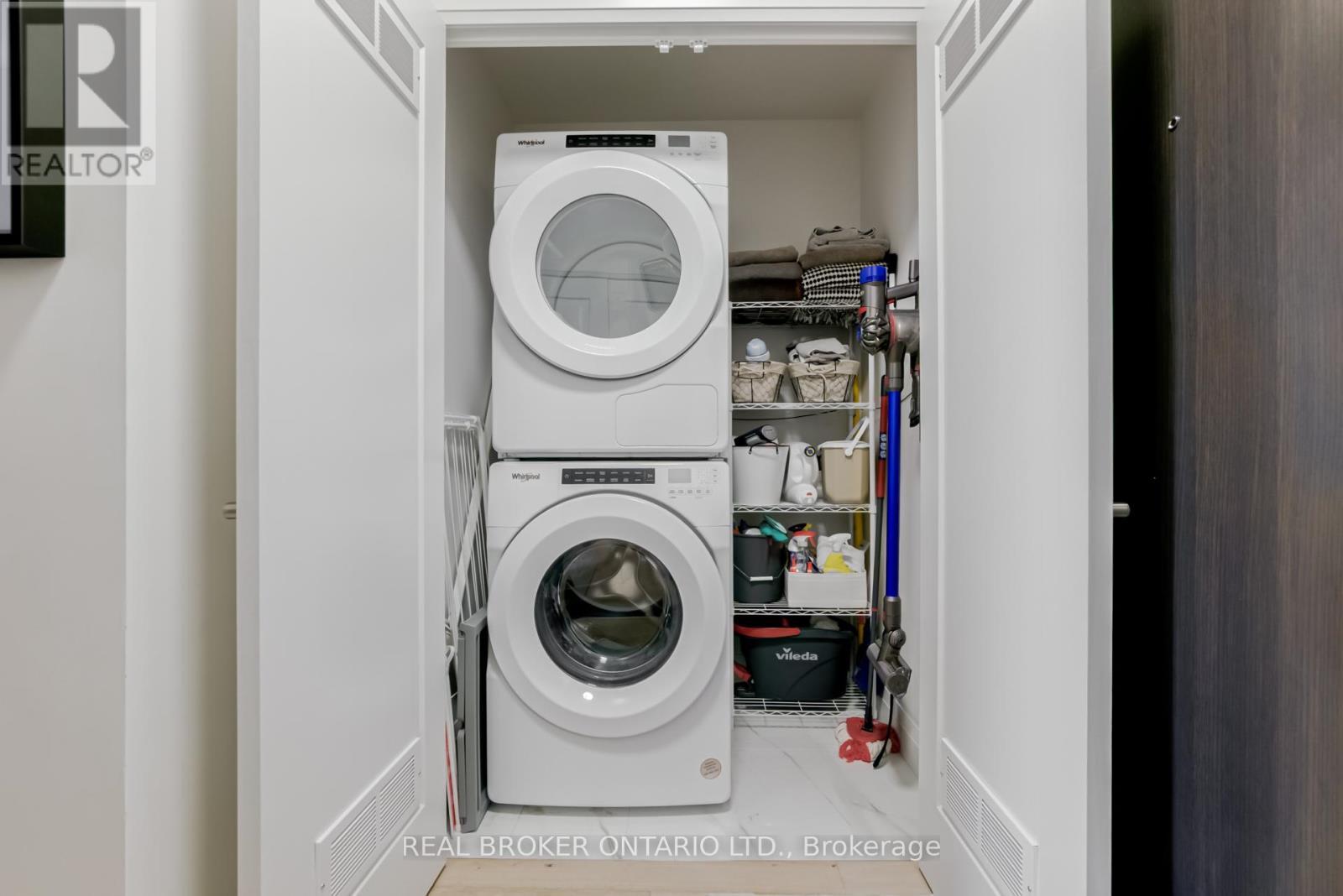 205 - 500 Brock Avenue, Burlington, ON - Indoor Photo Showing Laundry Room