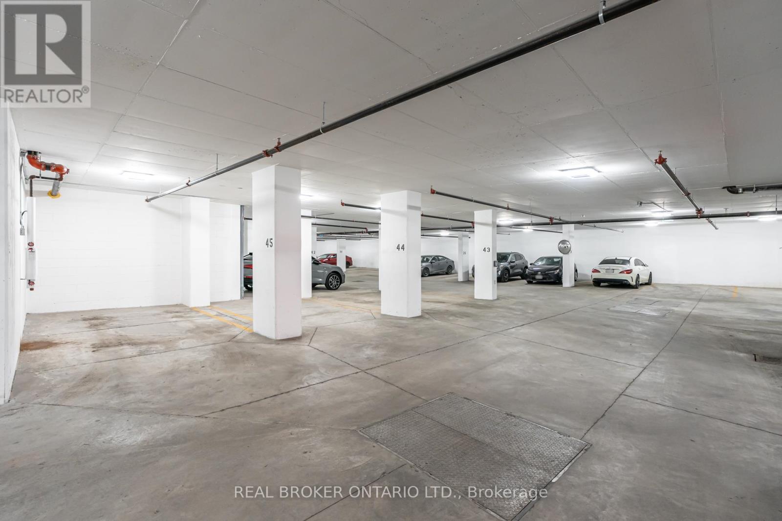 205 - 500 Brock Avenue, Burlington, ON - Indoor Photo Showing Garage