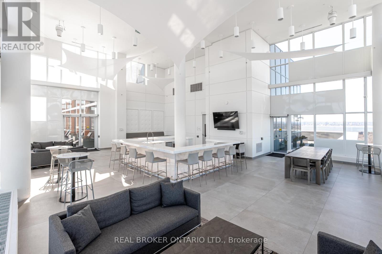 205 - 500 Brock Avenue, Burlington, ON - Indoor