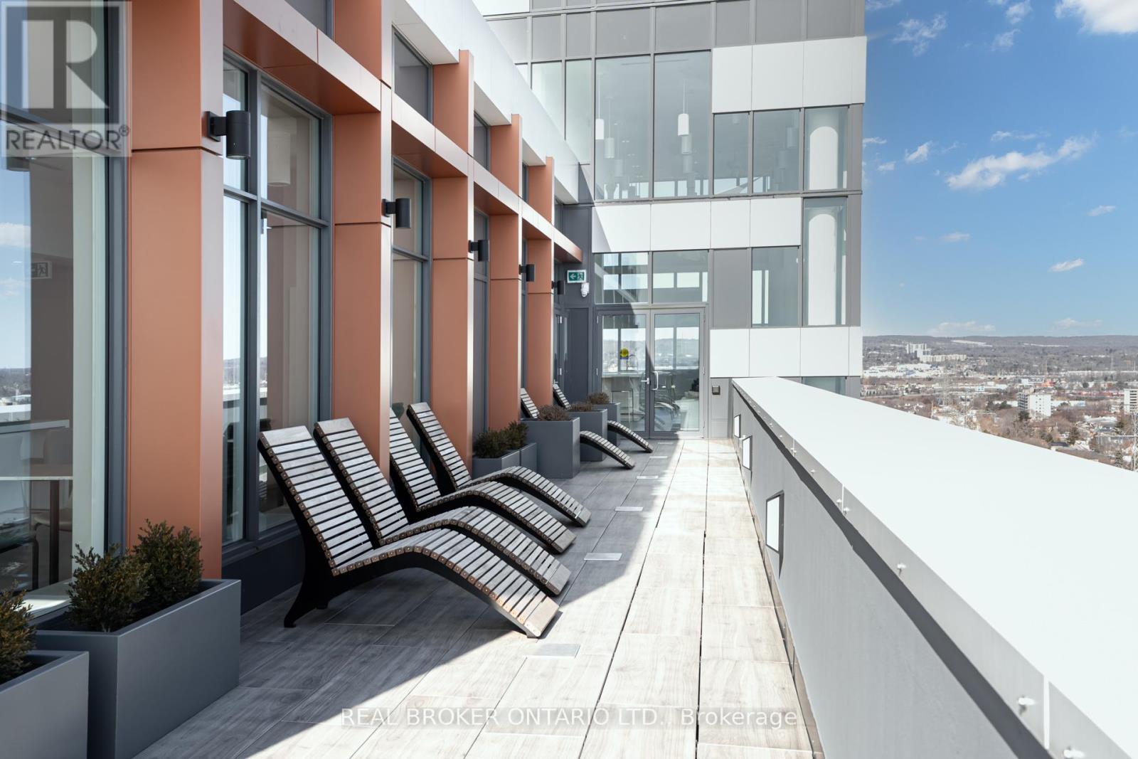 205 - 500 Brock Avenue, Burlington, ON - With Exterior