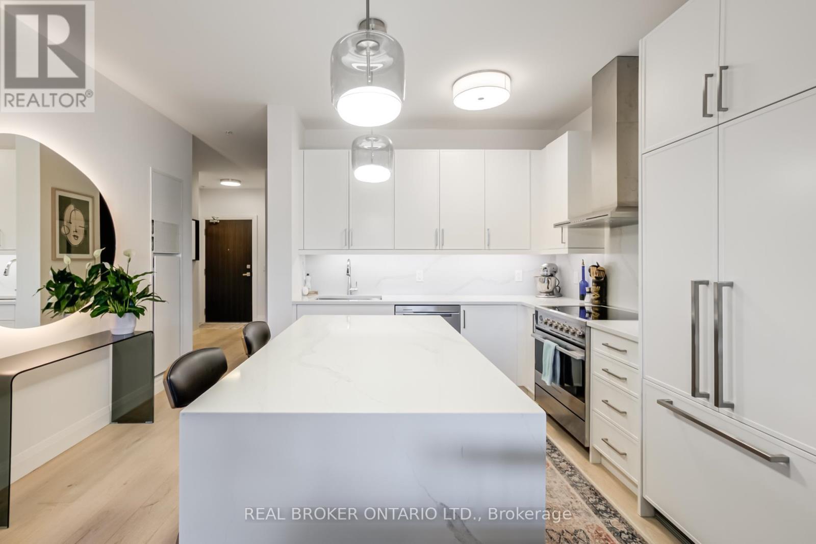 205 - 500 Brock Avenue, Burlington, ON - Indoor Photo Showing Kitchen With Upgraded Kitchen