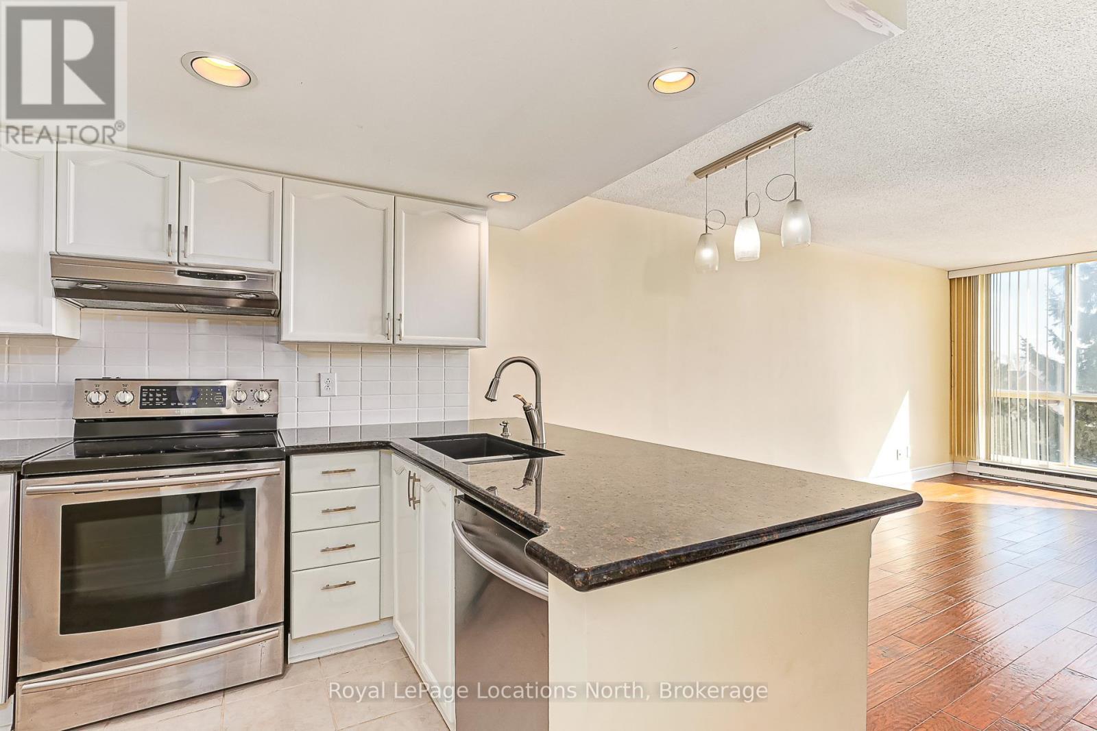505 - 24 Ramblings Way, Collingwood, ON - Indoor Photo Showing Kitchen With Stainless Steel Kitchen With Upgraded Kitchen