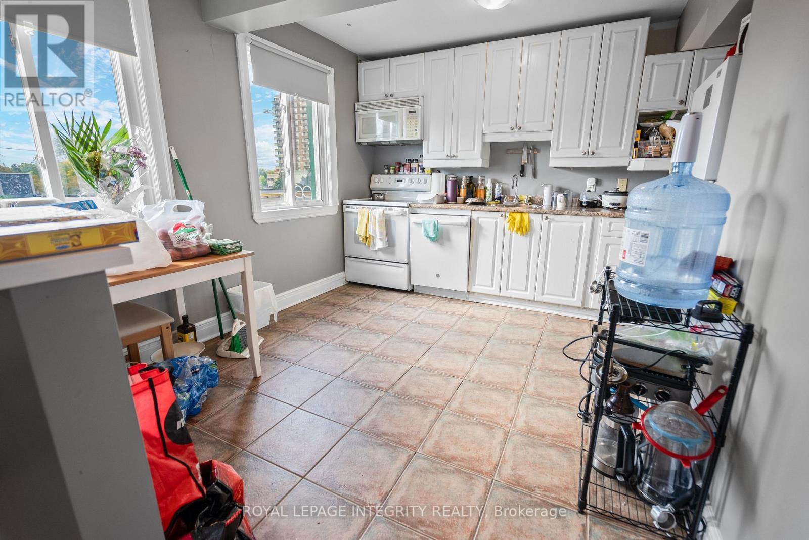 256 Alfred Street, Ottawa, ON - Indoor Photo Showing Kitchen