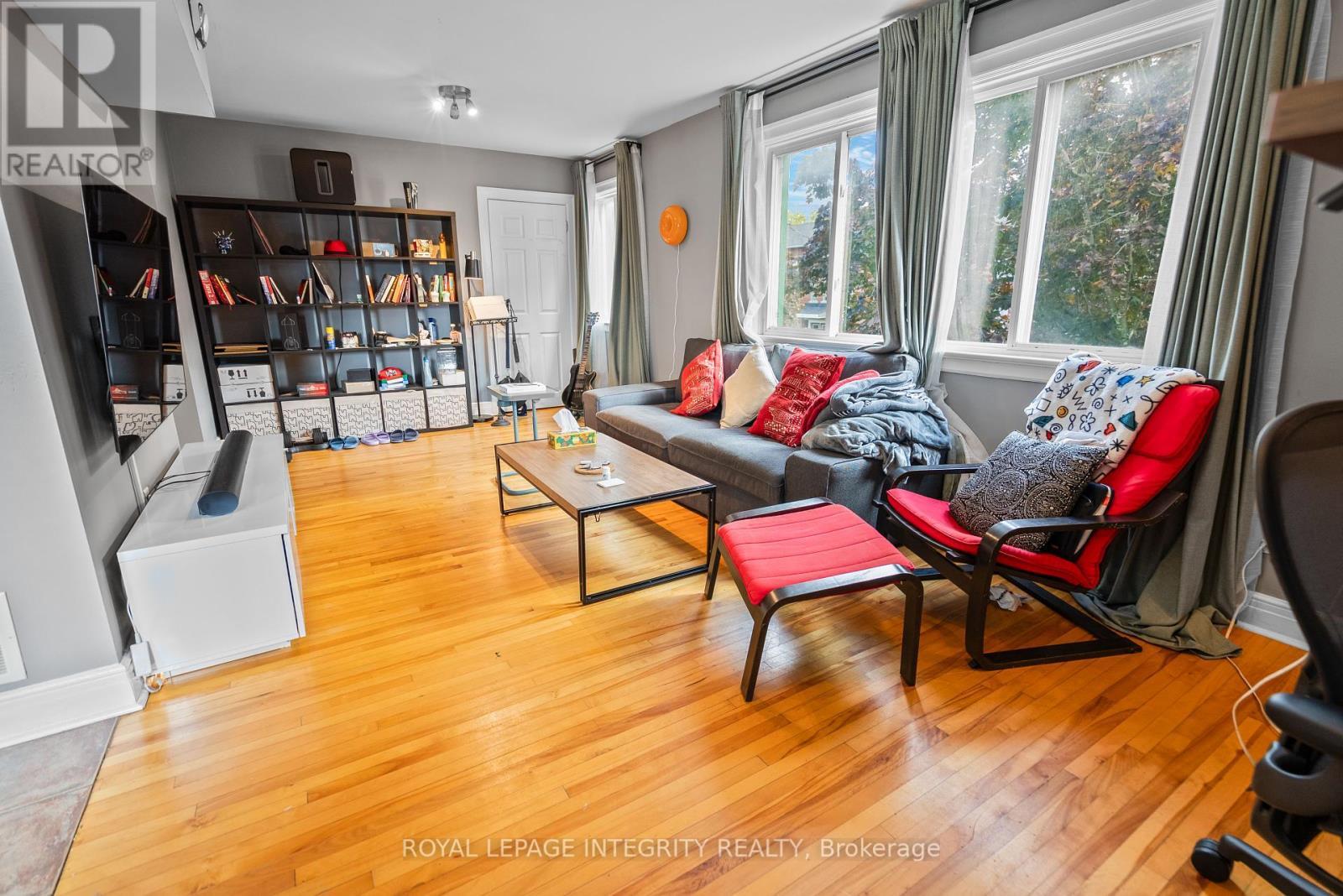 256 Alfred Street, Ottawa, ON - Indoor Photo Showing Living Room