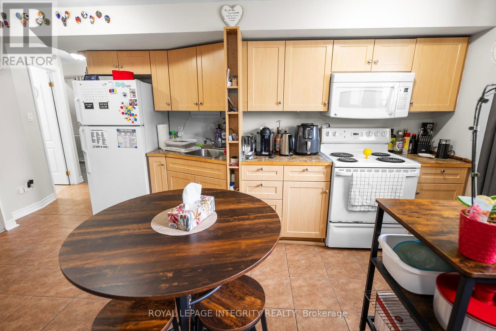 256 Alfred Street, Ottawa, ON - Indoor Photo Showing Kitchen