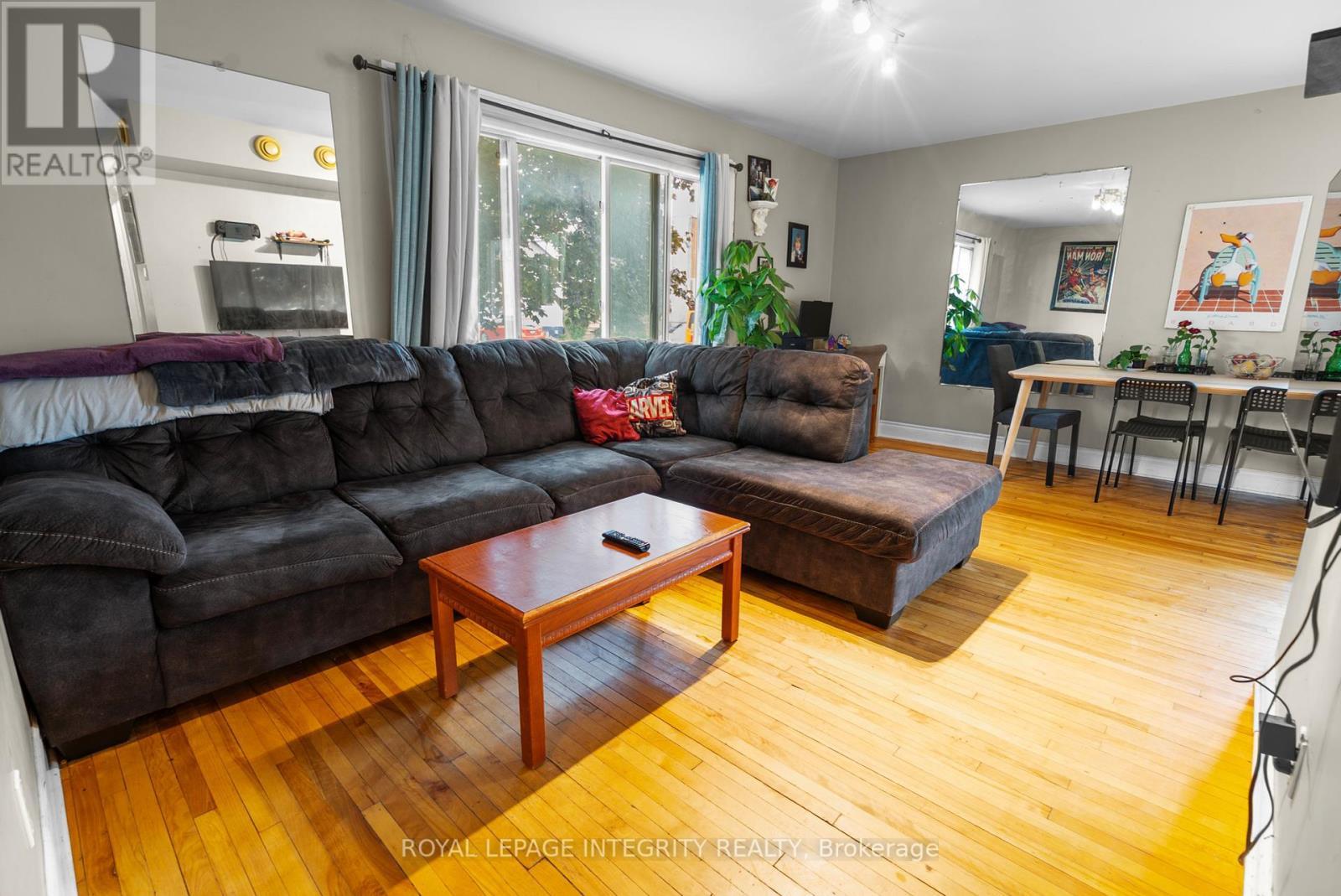 256 Alfred Street, Ottawa, ON - Indoor Photo Showing Living Room