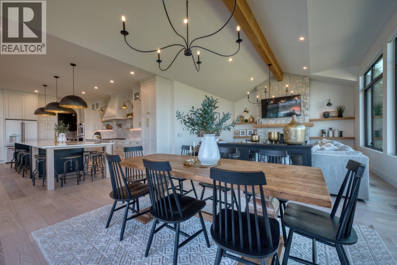 652 Trumpeter Road, Kelowna, BC - Indoor Photo Showing Dining Room