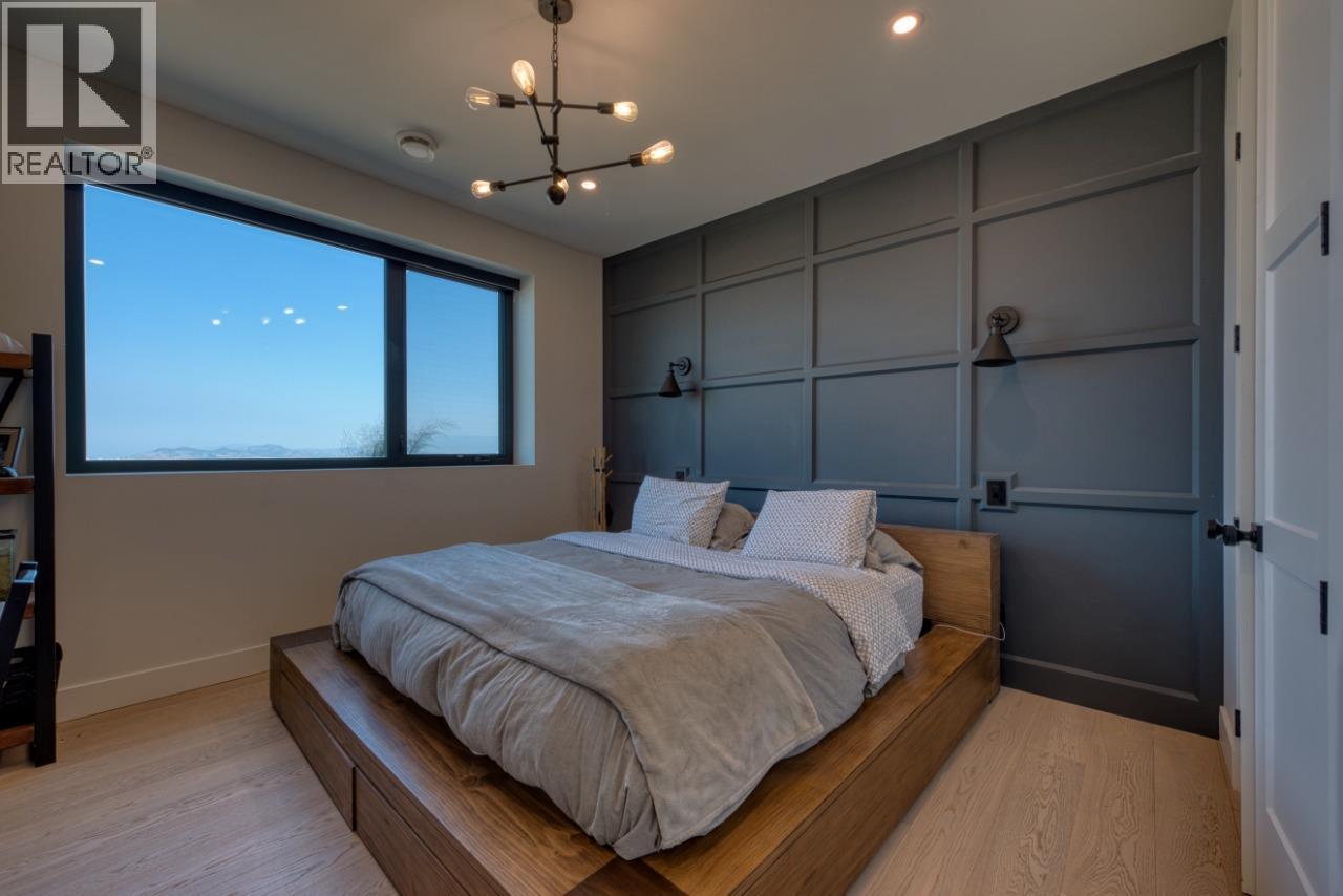 652 Trumpeter Road, Kelowna, BC - Indoor Photo Showing Bedroom
