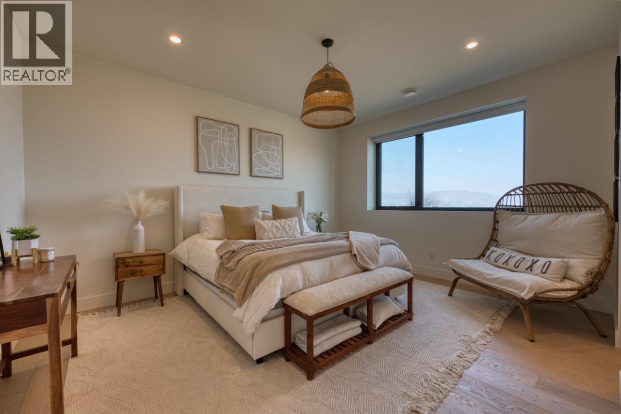 652 Trumpeter Road, Kelowna, BC - Indoor Photo Showing Bedroom