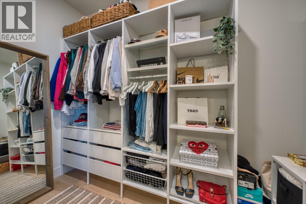 652 Trumpeter Road, Kelowna, BC - Indoor With Storage