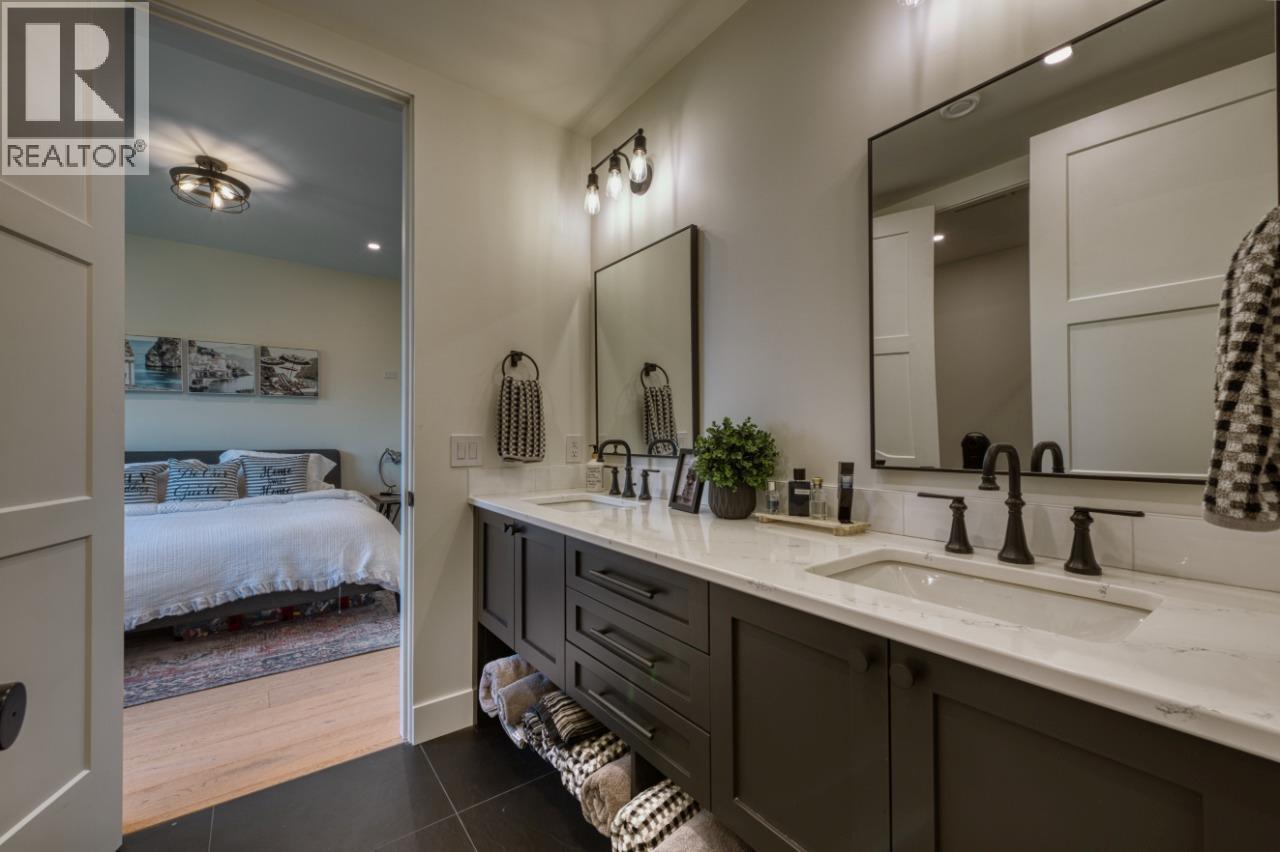 652 Trumpeter Road, Kelowna, BC - Indoor Photo Showing Bathroom