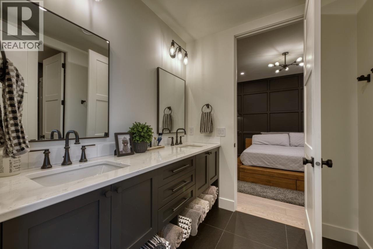 652 Trumpeter Road, Kelowna, BC - Indoor Photo Showing Bathroom