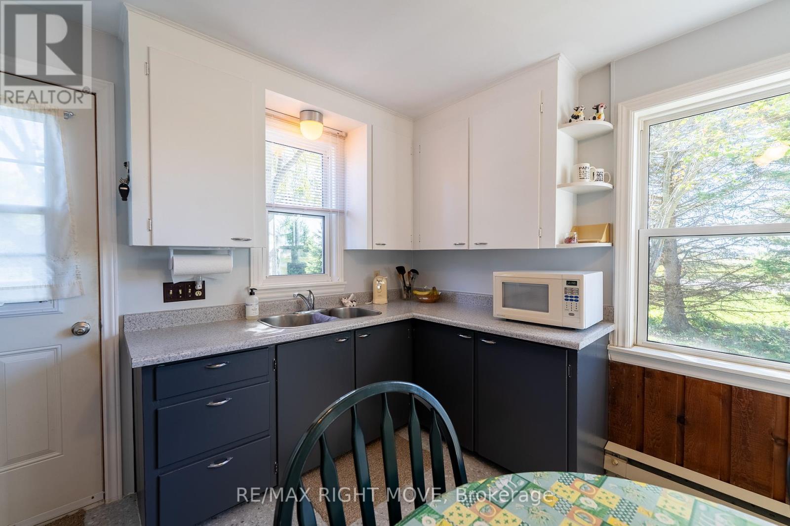 8785 10Th Line, Essa, ON - Indoor Photo Showing Kitchen With Double Sink