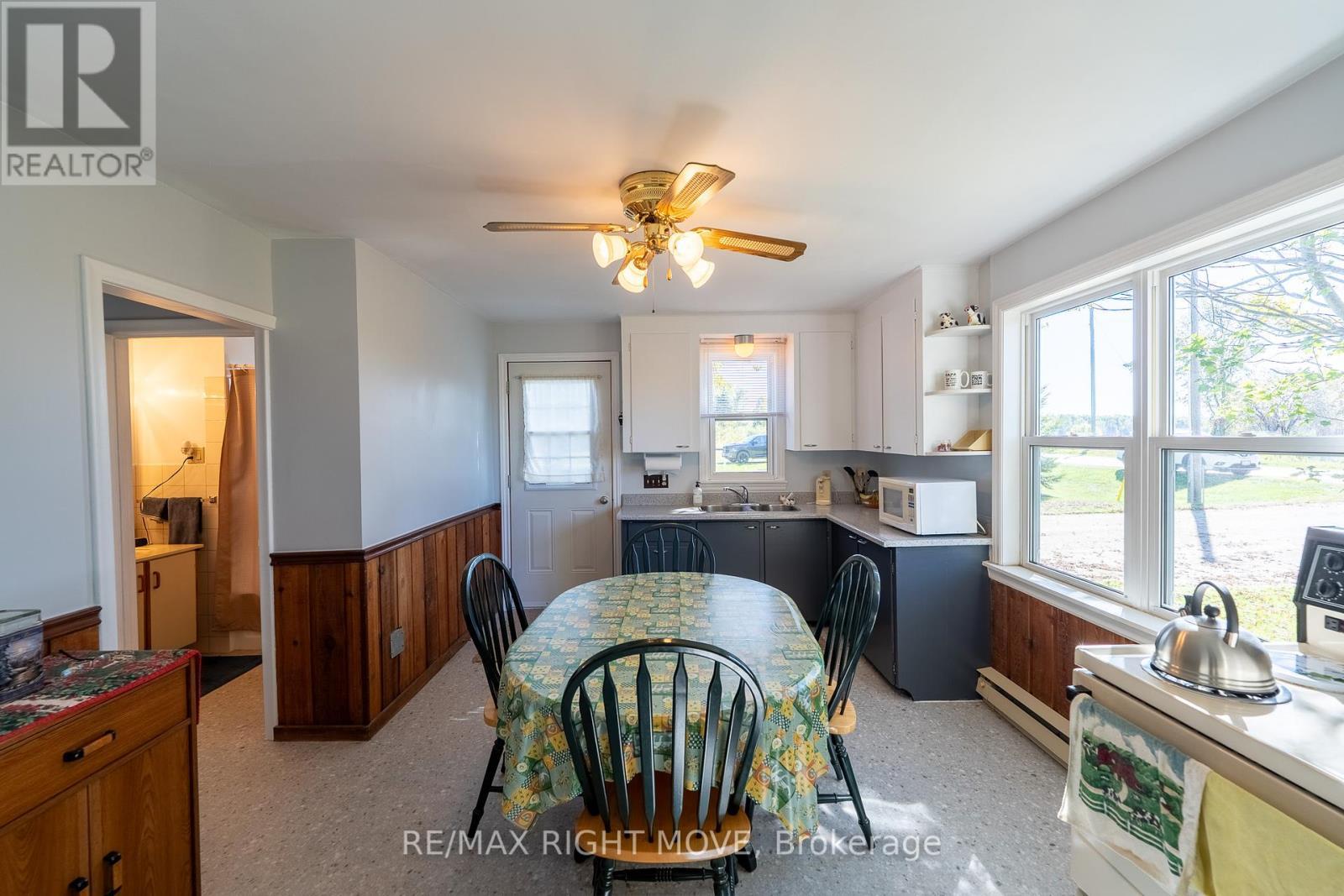 8785 10Th Line, Essa, ON - Indoor Photo Showing Dining Room