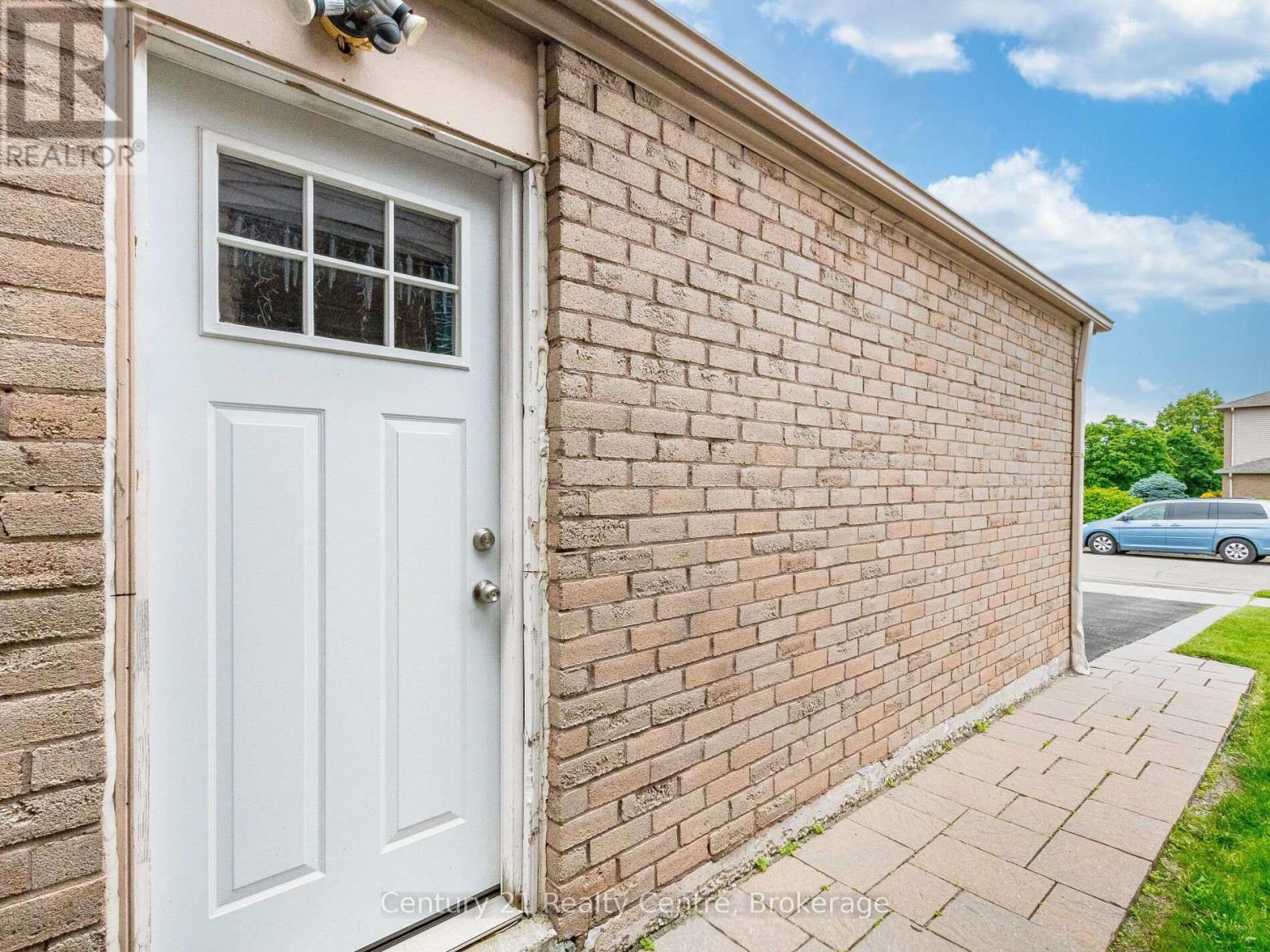 Basement - 34 Niagara Place, Brampton, ON - Outdoor With Exterior