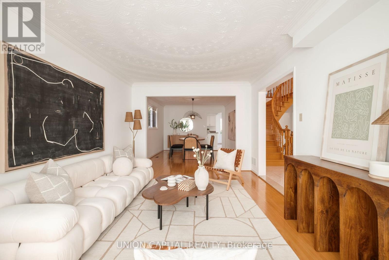 58 Horizon Court, Richmond Hill, ON - Indoor Photo Showing Living Room