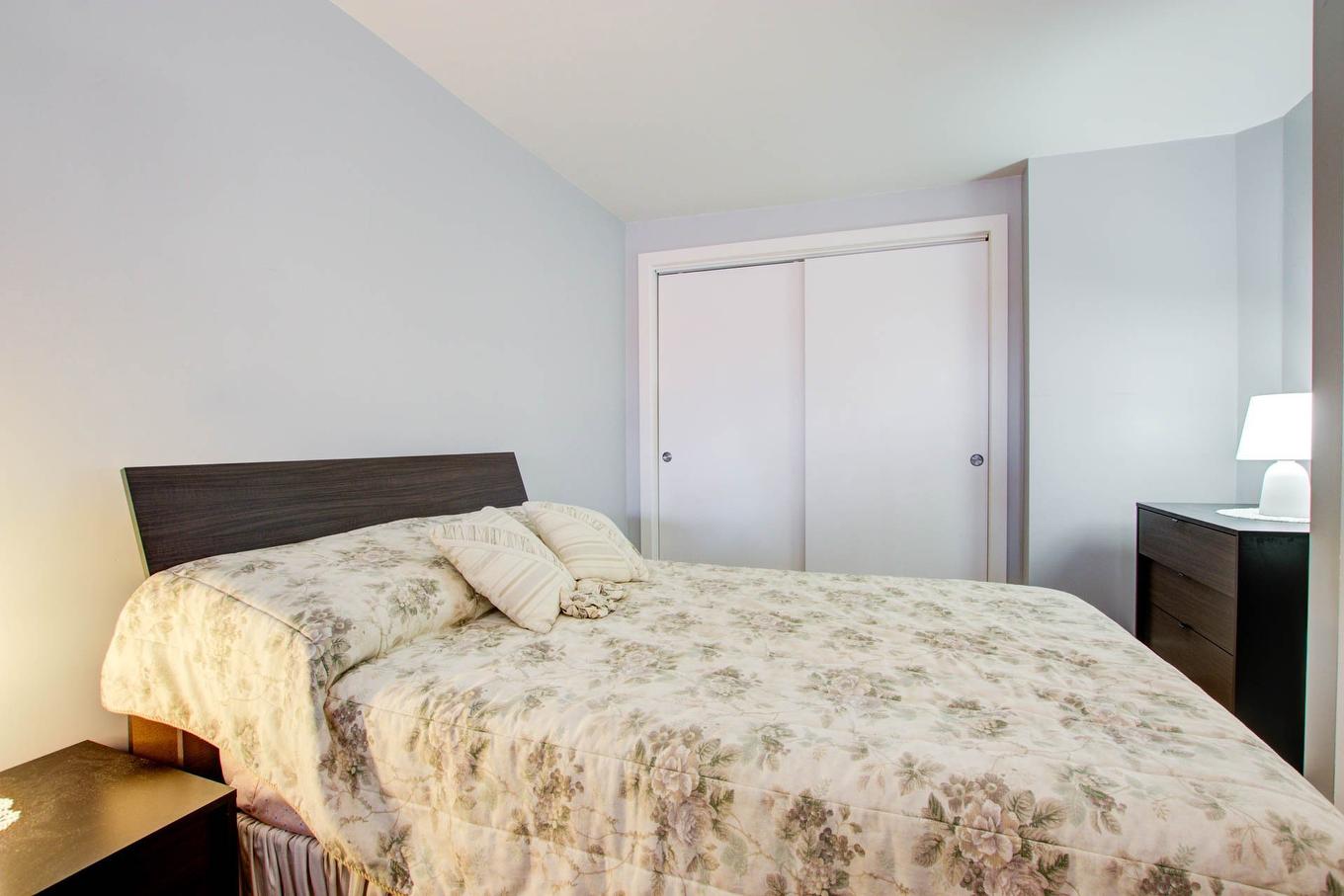 Primary bedroom - 403-5905 Rue De La Tourbière, Longueuil (Saint-Hubert), QC - Indoor Photo Showing Bedroom