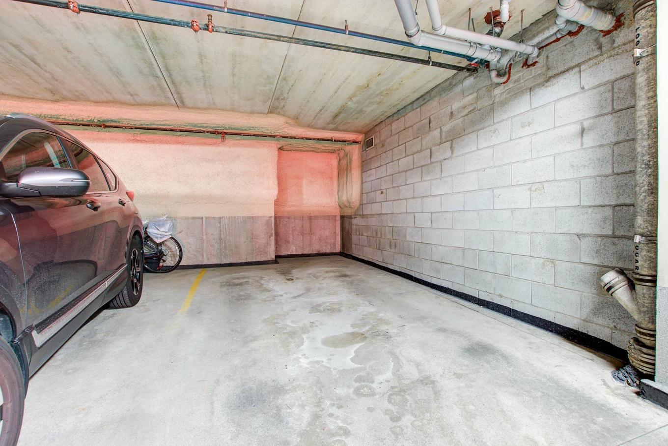 Garage - 403-5905 Rue De La Tourbière, Longueuil (Saint-Hubert), QC - Indoor Photo Showing Garage