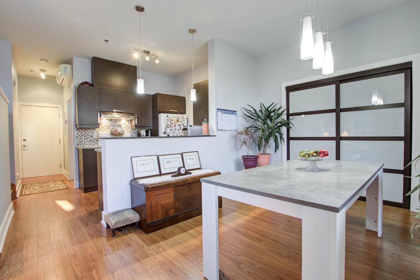 Overall view - 403-5905 Rue De La Tourbière, Longueuil (Saint-Hubert), QC - Indoor Photo Showing Kitchen